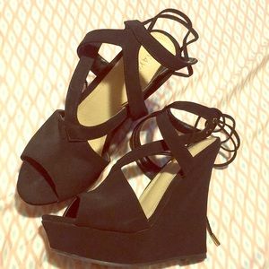 Black wedges